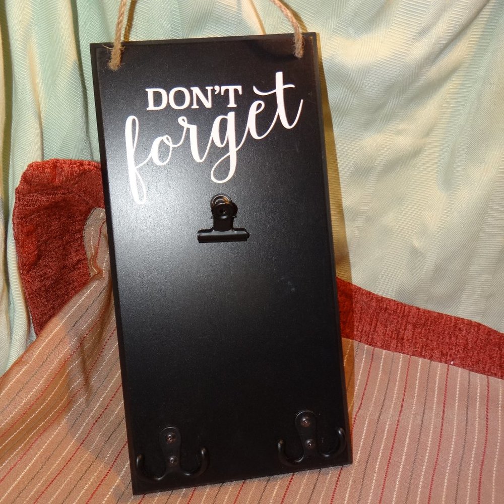 Don't Forget Hanging Sign w/Hooks & Clip